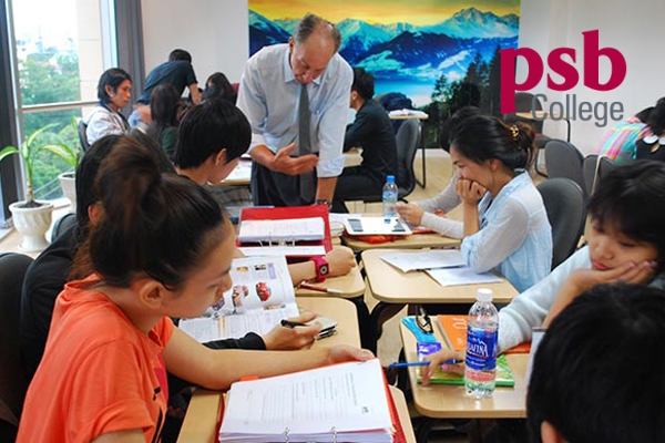 Sinh viên được giảng dạy trực tiếp bởi các giáo viên người bản địa