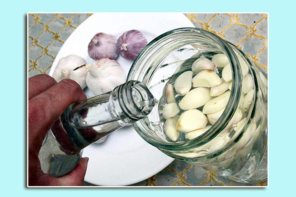 Cách sử dụng rượu tỏi chữa bệnh trĩ