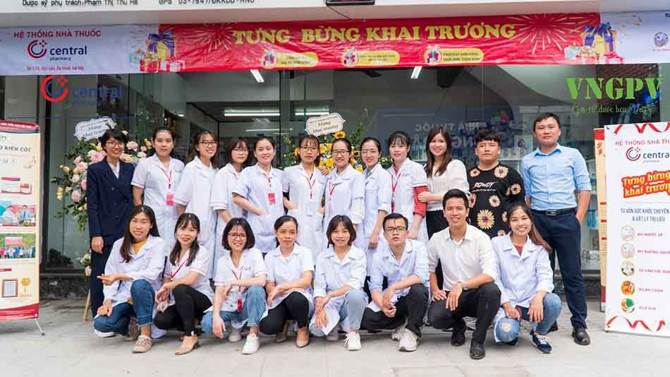 Nhân viên của Trung tâm thuốc Central Pharmacy